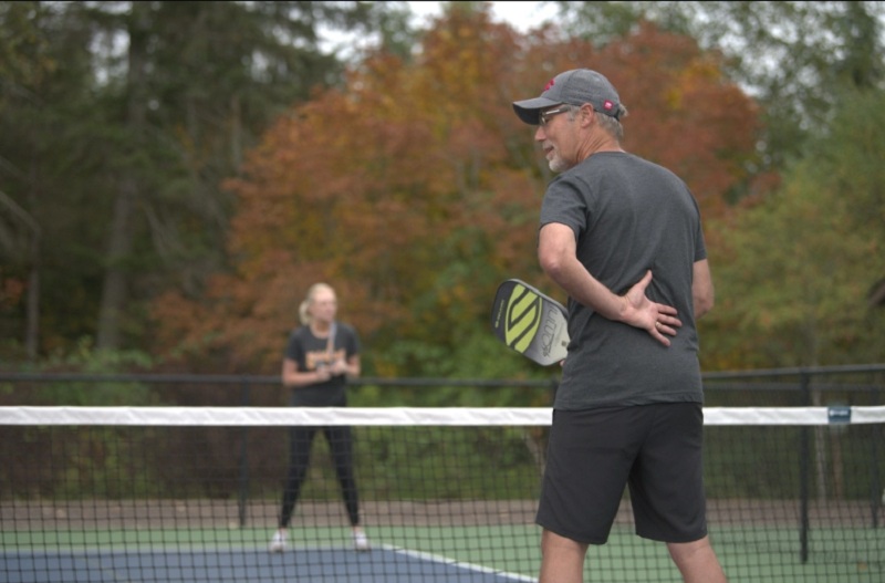 tin-hieu-tay-khi-danh-doi-pickleball-2